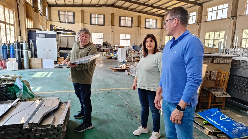 스페인의 10년 고객 Manolo가 다시 Debabrother를 방문합니다.